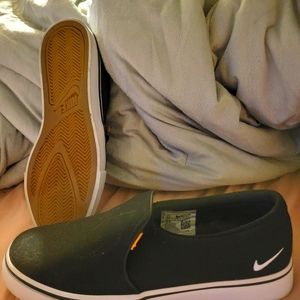 Women's casual shoes